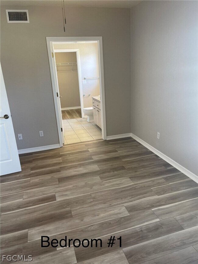 Building Photo - 5334 Chiquita Blvd S