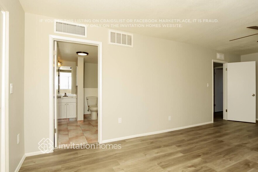 Building Photo - 2254 W Bloomfield Rd