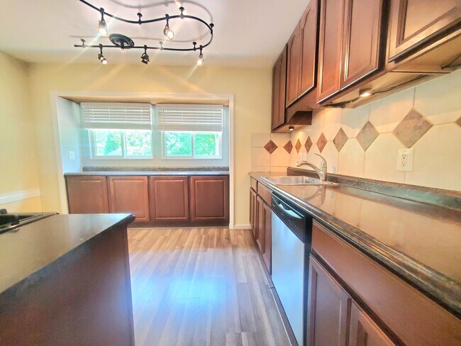 Building Photo - 4517 Mayfield Dr