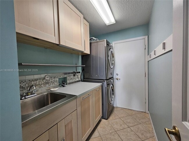 Building Photo - 743 SW 190th Ave