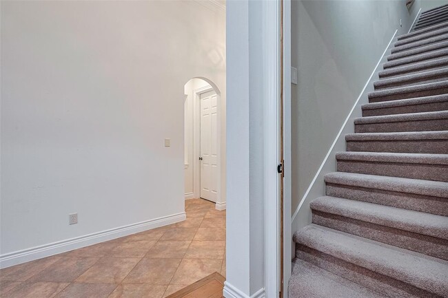 Building Photo - 25307 Oakton Springs Dr