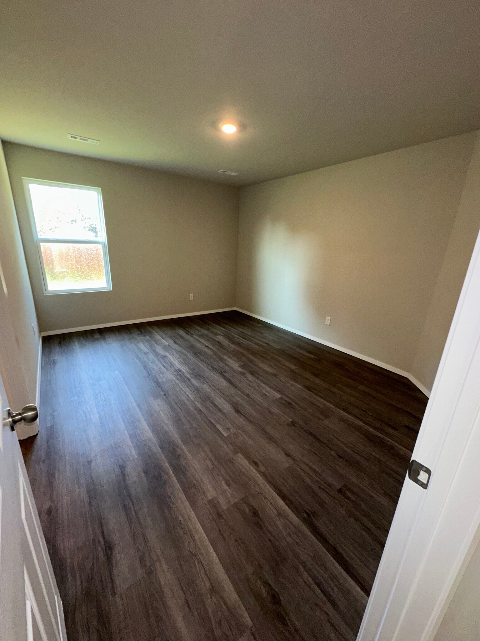 Building Photo - 1811 E Annette Dr