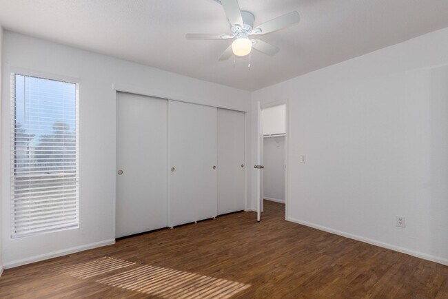 Building Photo - 2 Bedroom townhouse