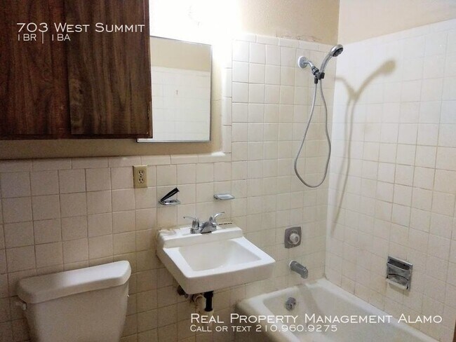 Building Photo - 703 W Summit Ave