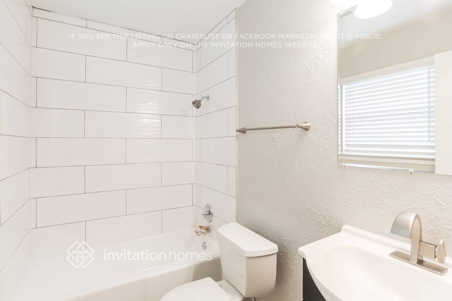 Building Photo - 807 Grassy Glen Dr