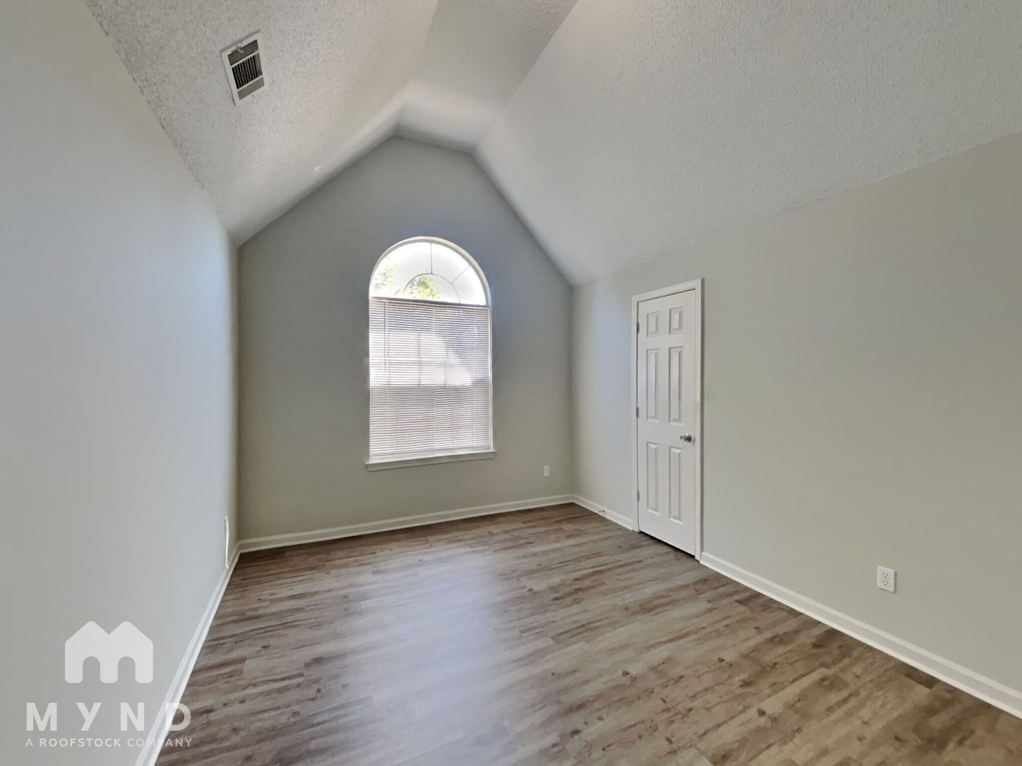 Building Photo - 1128 Village Oaks