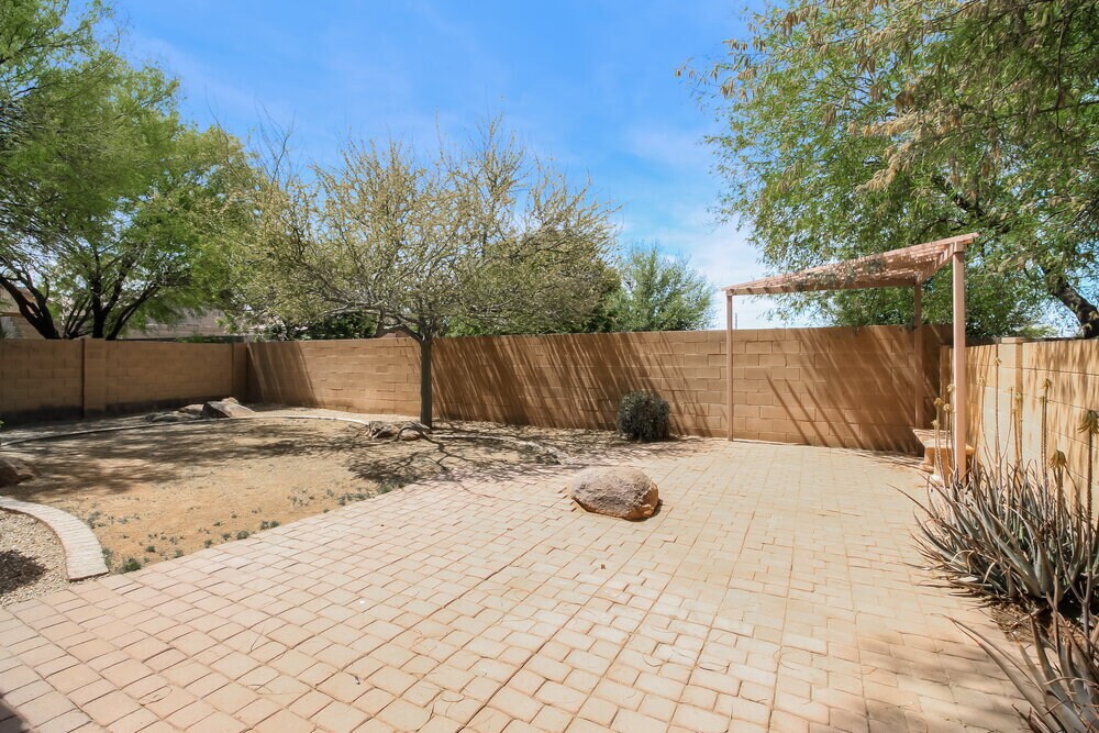 Building Photo - 32830 N Sandstone Dr