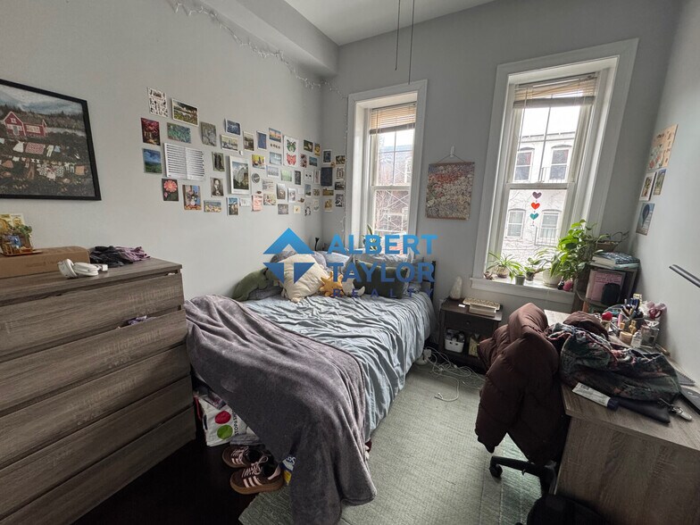 Building Photo - 998 Tremont St