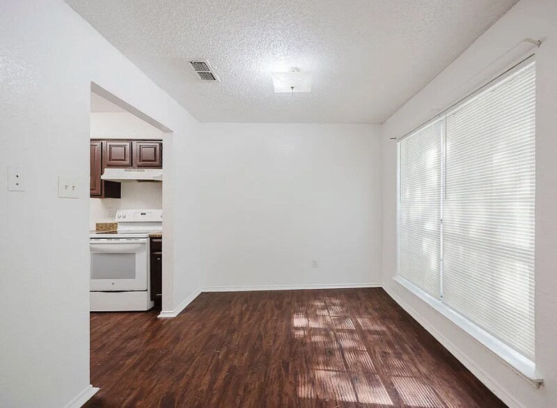 Building Photo - 2332 Sherry St