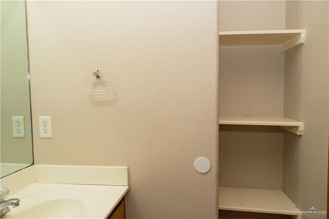 Building Photo - 4308 King Dr