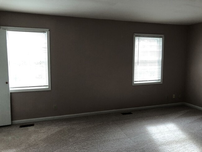 Building Photo - Stafford End Unit Townhouse