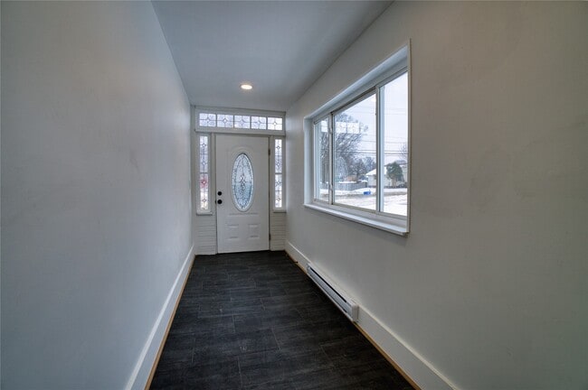 Building Photo - 1702 Lake St