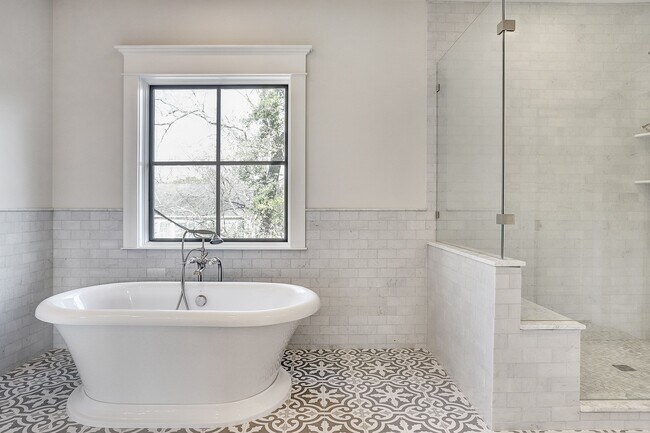 Building Photo - 1901 Bradshaw St