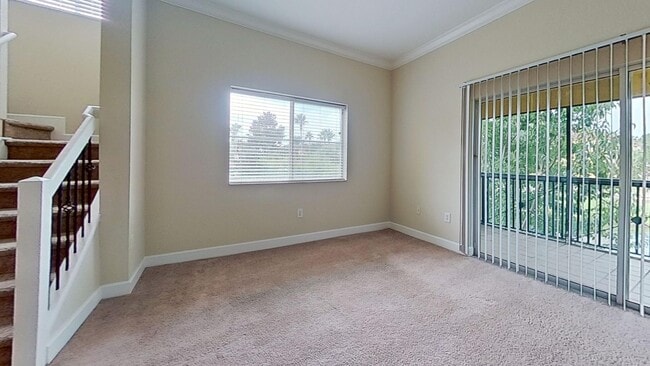 Building Photo - Beautiful Townhouse Style Apartment availa...