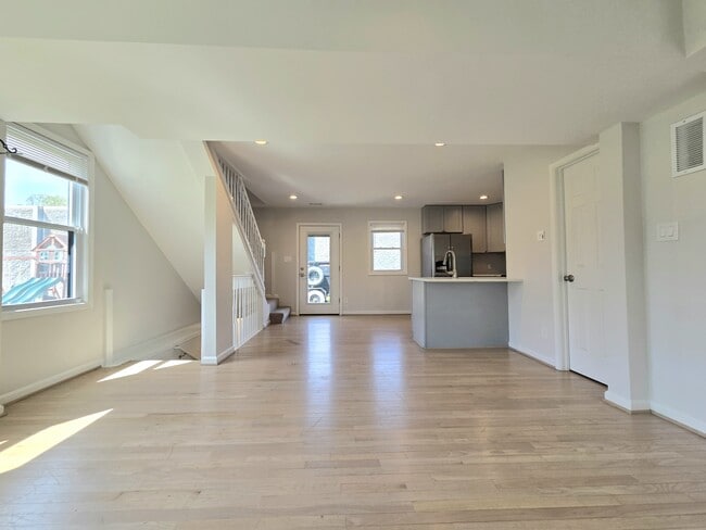 Building Photo - 10810 Norman Ave