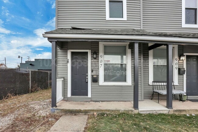 Building Photo - 907 Scott St