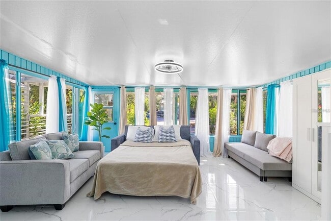 Building Photo - 8825 Oak St