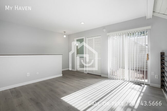 Building Photo - 2618 S Xanadu Way
