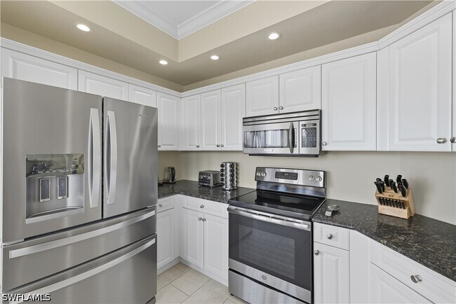 Building Photo - 7040 Pelican Bay Blvd