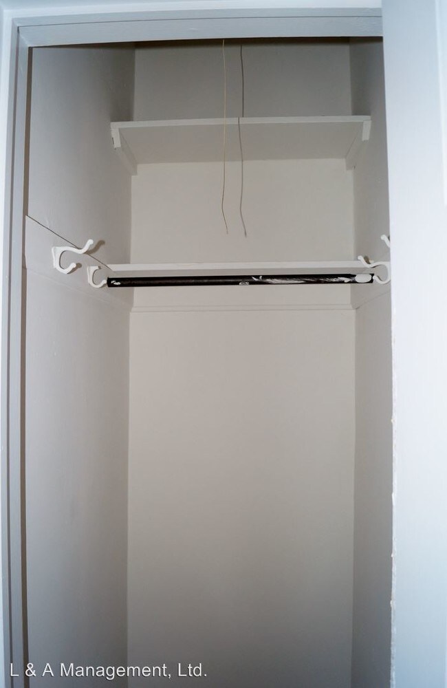 Building Photo - 2566 Kemper Rd