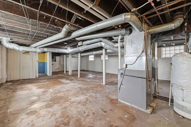 Building Photo - 11611 Fairport Ave