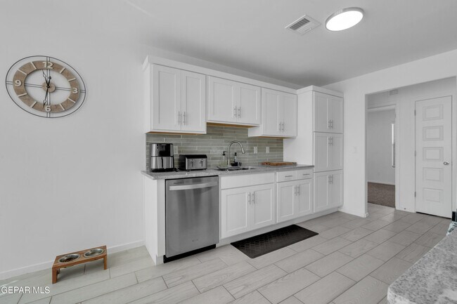 Building Photo - 805 P.º Tranquilo Pl