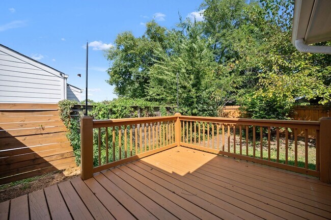 Building Photo - 2600 Aspen Dr