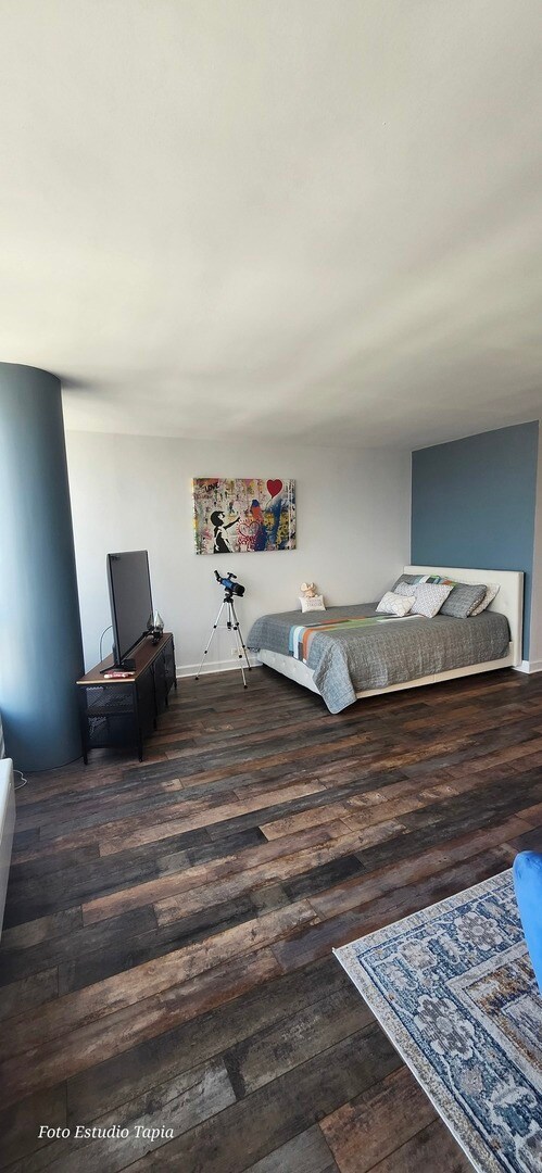 Building Photo - 5415 N Sheridan Rd