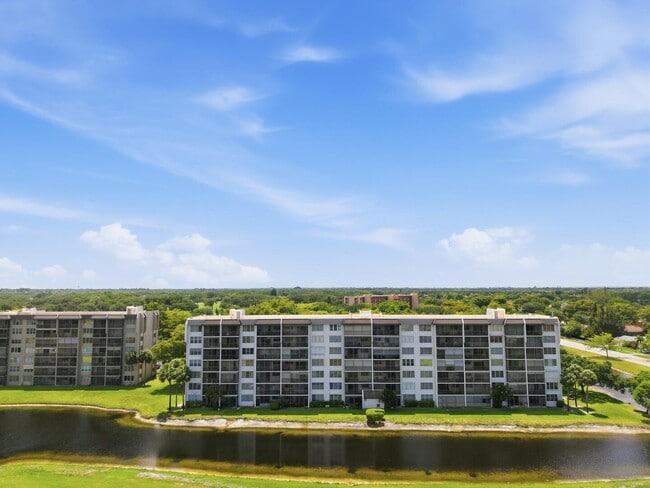 Building Photo - 3100 W Rolling Hills Cir