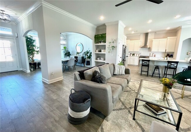 Building Photo - 2014 W Chandler Ave