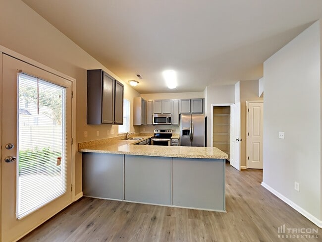 Building Photo - 7839 Baylis Dr