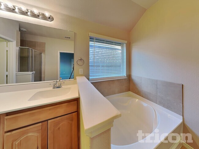 Building Photo - 936 Deer Valley Dr