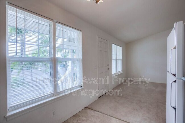 Building Photo - 1844 Dora Dr