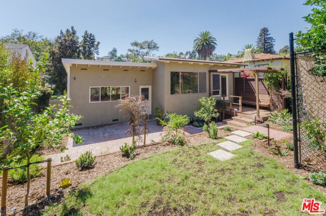 Building Photo - 694 San Lorenzo St