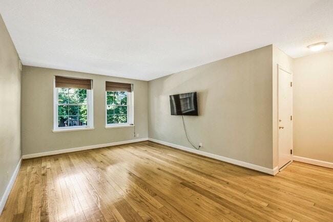 Building Photo - Fairlington 2 BR Condo for Rent!