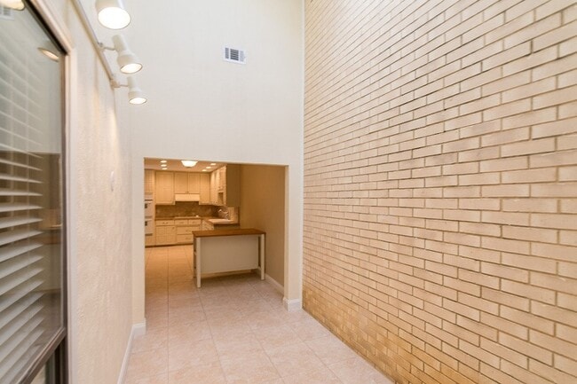 Building Photo - 14816 Sopras Cir