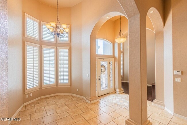 Building Photo - 3849 Tierra Campa Dr