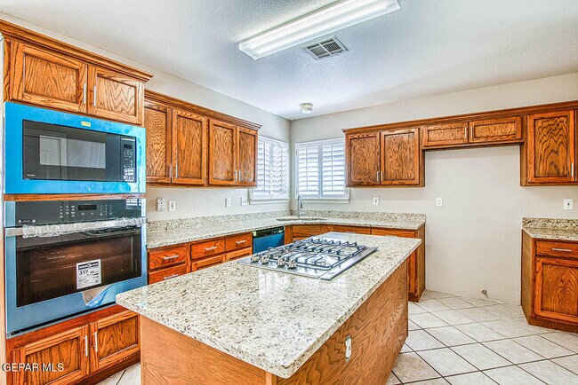 Building Photo - 6076 Los Siglos Dr