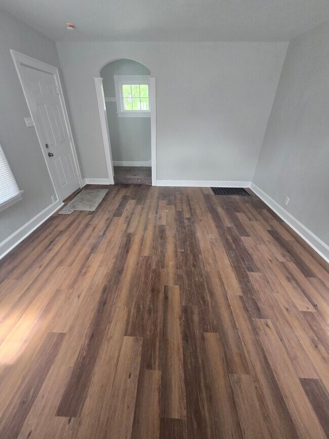 Building Photo - 3 BEDROOM SINGLE FAMILY HOME