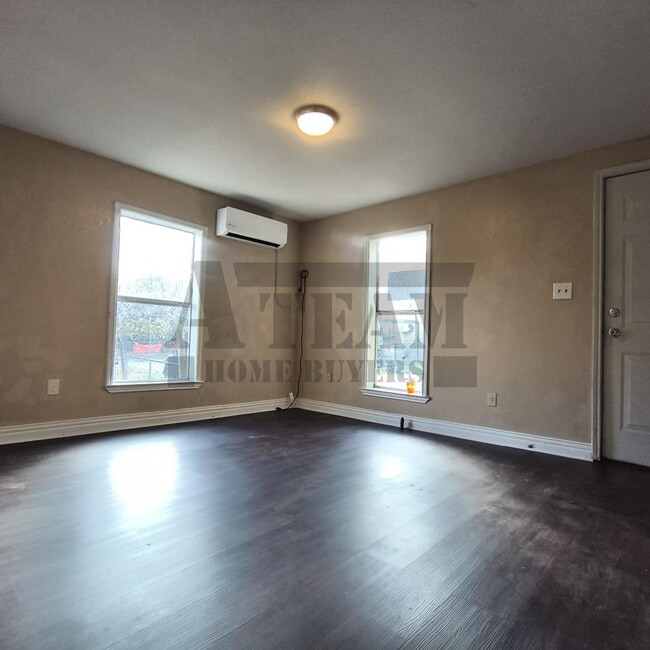 Building Photo - House For Rent