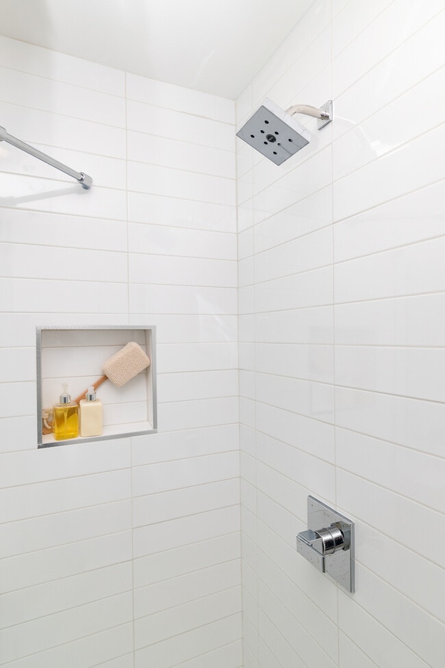 Building Photo - Two Bedroom Town Home-style Like Near NoHo Arts District