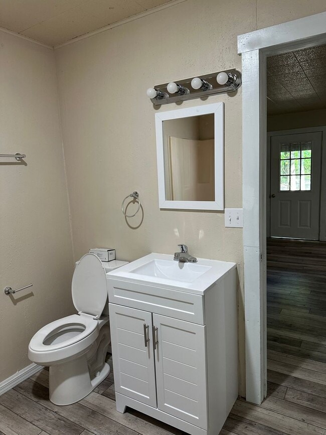 Building Photo - Remodeled 2 bedroom country home!