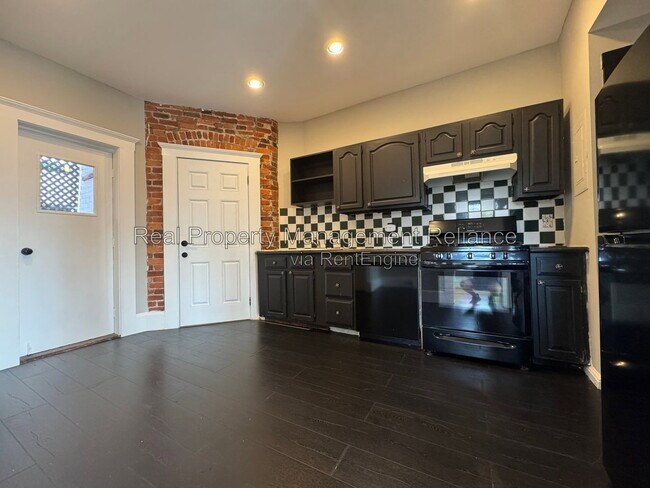 Building Photo - 44 Pingree St