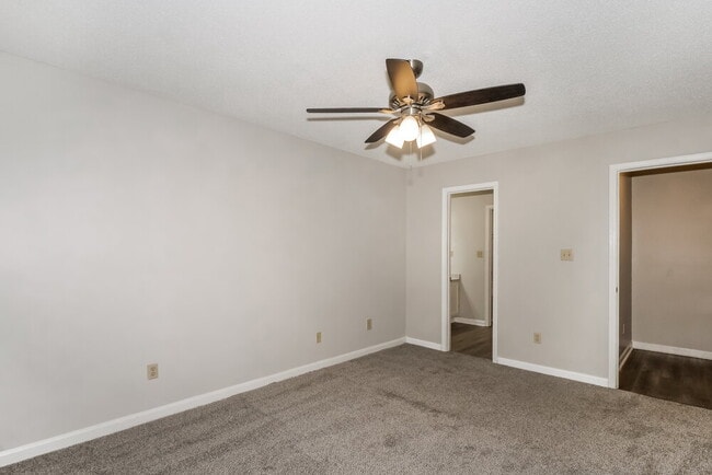 Building Photo - 4444 Shadow Ridge Dr