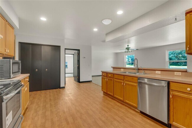 Building Photo - 4831 Rummell Rd