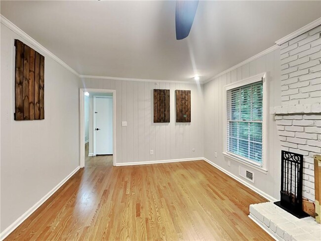 Building Photo - 1852 Gainsborough Dr