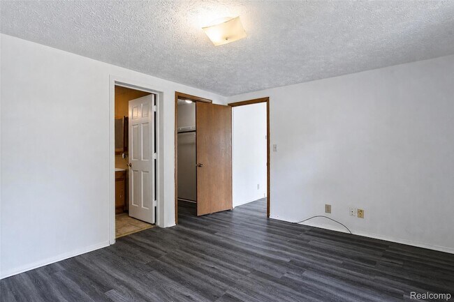 Building Photo - 15060 Michael St