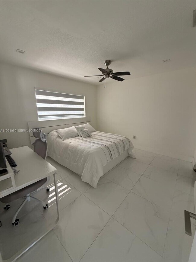 Building Photo - 9611 Jamaica Dr