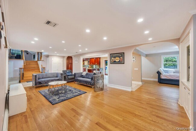 Building Photo - 4 2nd St