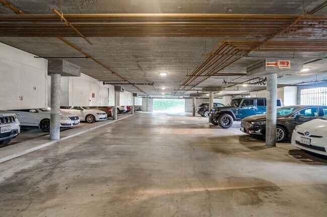 Interior Photo - Secure and Convenient Multi-Unit Asset in Central Inglewood